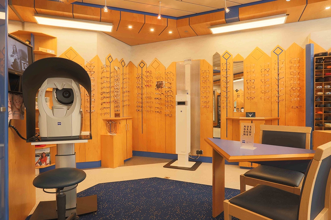 Optik Reischle Brillenwand