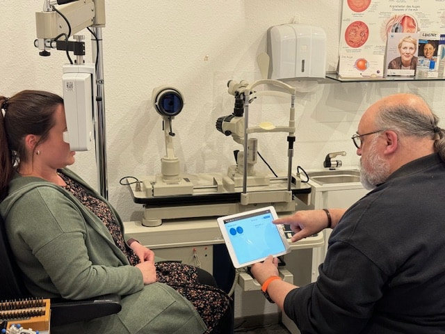 Optik Reischle Zülpich Sehtest Frau